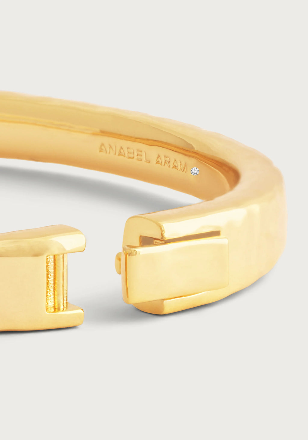 Farrier Medium Hinged Bangle, Gold