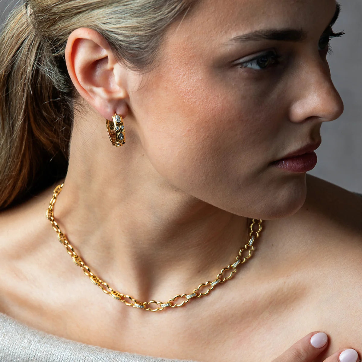 Maharani Huggie Hoop Earrings - Clear Cubic Zirconia