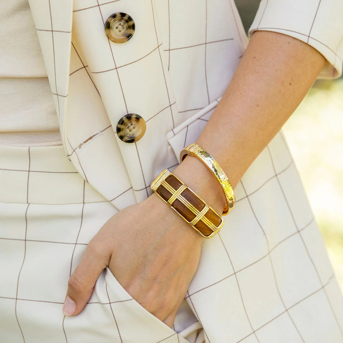 Cleopatra Oval Hinged Bangle - Gold S/M