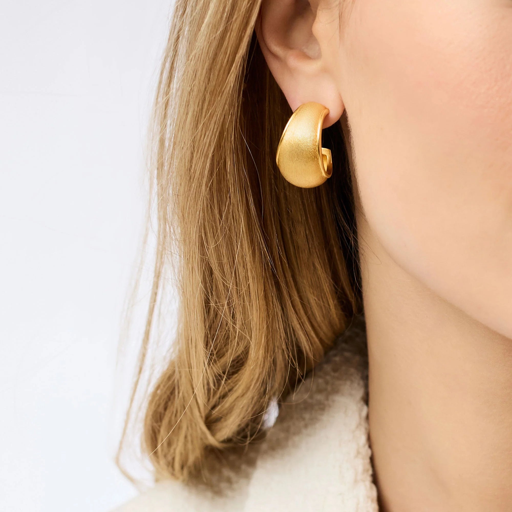 Cobblestone Statement Hoop