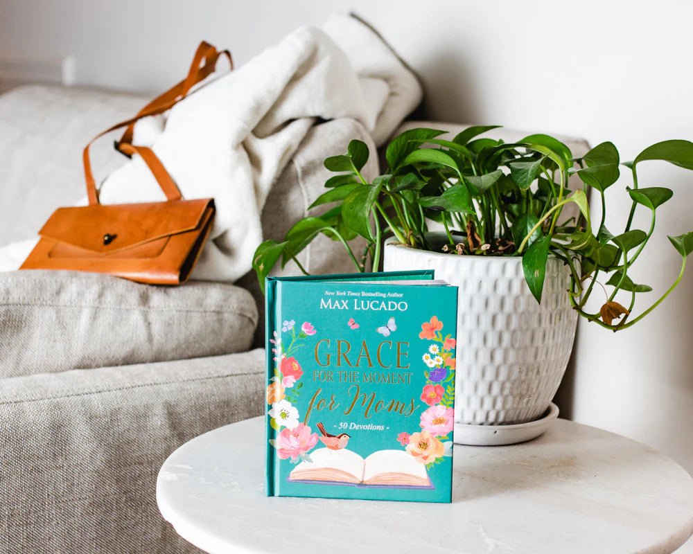 Grace for the Moment for Moms: Inspirational Thoughts of Encouragement and Appreciation for Moms - Robert's-HARPER COLLINS CHRISTIAN-Robert's