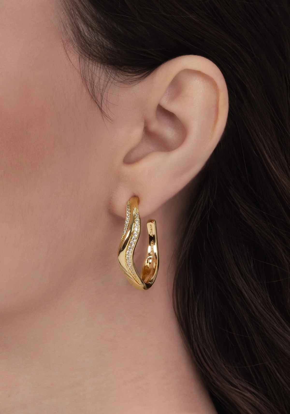 Anabel Aram-River Wave Pave Hoops, Gold - Robert's