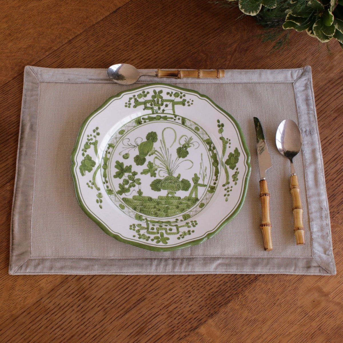 VIDA Faenza 9" Salad Plate White and Green - Robert's-Beatriz Ball Collection-Robert's